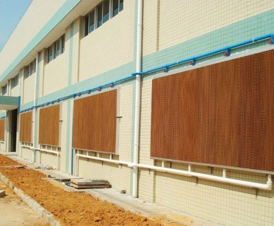 What is the working principle of the cooling water curtain?