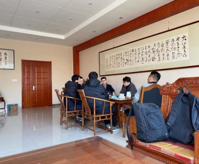 创知名品牌，建百年伟业。欢迎新希望六和集团的领导们莅临我公司指导考察。